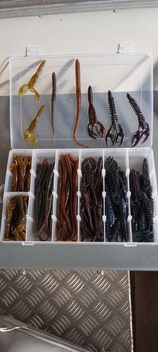 Bolso de pesca con señuelos