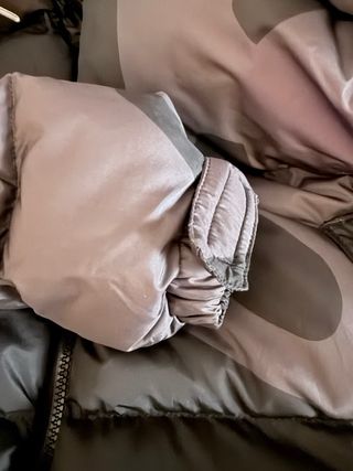 The North Face x Kaws Chaqueta Negra y Gris
