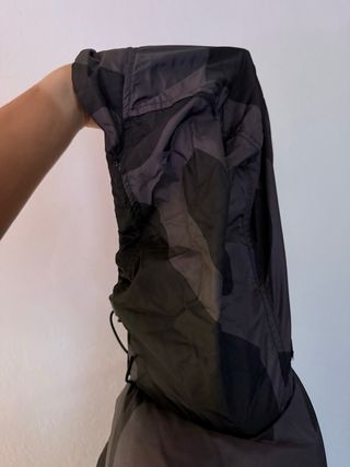 The North Face x Kaws Chaqueta Negra y Gris