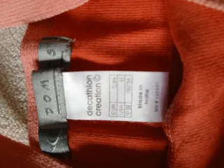 Camiseta sin mangas coral con ribete rosa