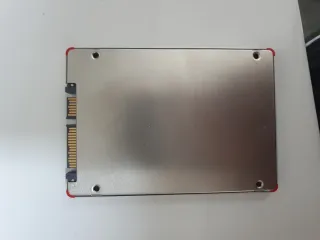 SSD SK hynix 128GB estaba colocada en un portátil.