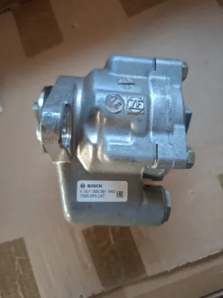 Bomba Dirección Mercedes Unimog  y axor