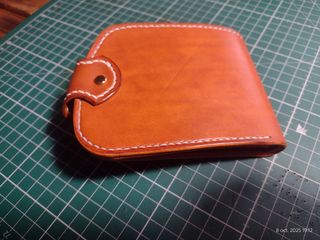 Billetera de cuero estilo cowboy para mujer.