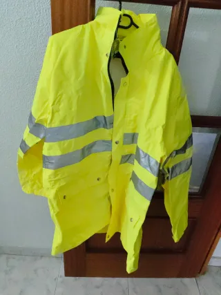 Chaqueta Impermeable Amarilla Nueva con Etiqueta