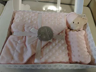 Set Mantita + Doudou Bebé Rosa Interbaby