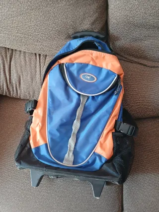 Mochila con ruedas azul y naranja