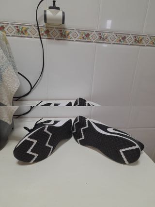 Zapatillas Nike Revolution Negras Poco Uso