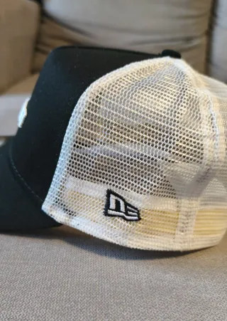 Gorra New Era Ajustable Negra y Blanca