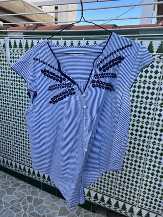 Camisa veraniega rayas azules y blancas
