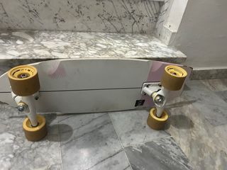 Monopatín NKX blanco y rosa