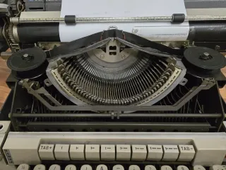 Máquina de escribir Olivetti Linea 98