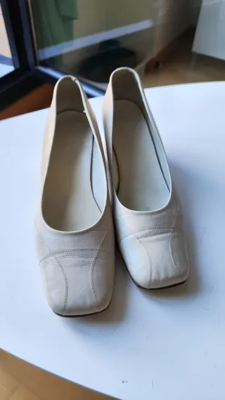 Zapatos de salón crema Talla 38