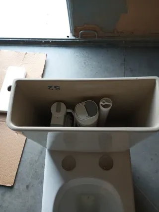 Taza de WC de porcelana blanca