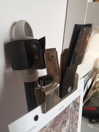 Pinza para cartas de navegación de avión