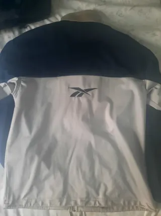Chaqueta chándal Reebok azul y blanco