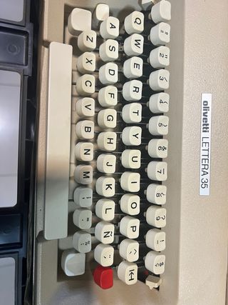 Máquina de escribir Olivetti Lettera 35