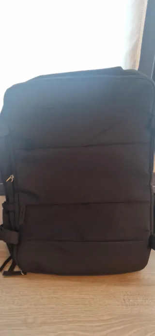 Mochila de viaje negra