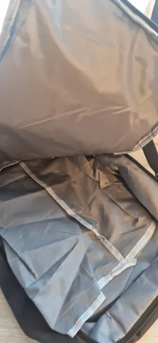 Mochila de viaje negra