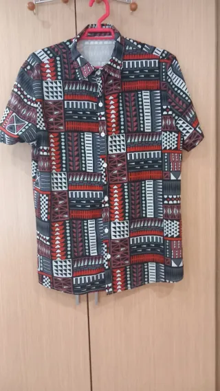 Camiseta hombre botones manga corta estampado