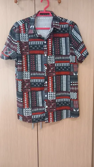 Camiseta hombre botones manga corta estampado