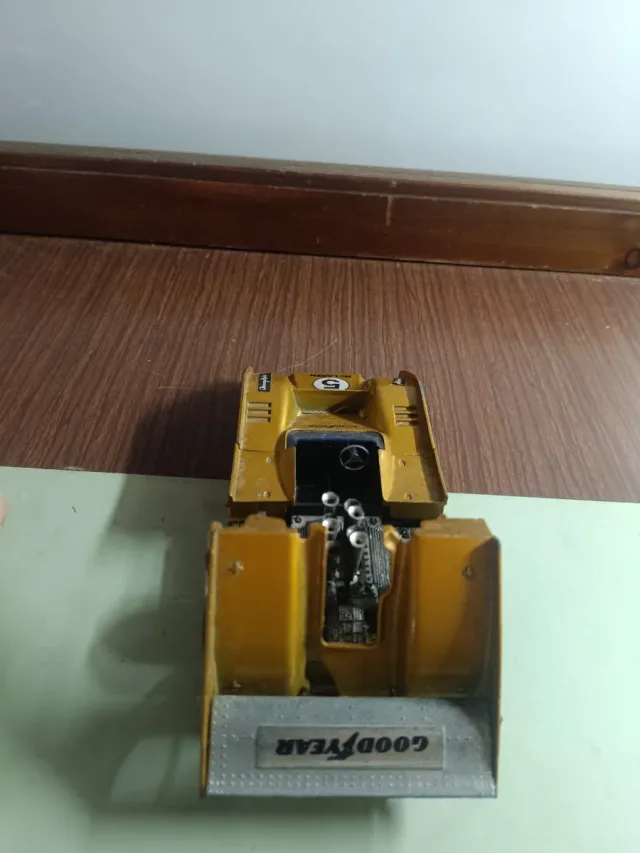 Modellino McLaren M8F Can-Am