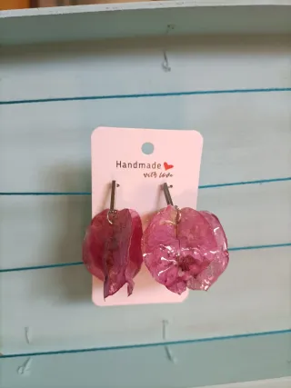 Pendientes artesanales de buganvilla natural
