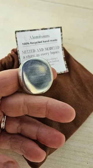 Anello in alluminio fatto a mano