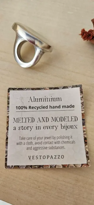 Anello in alluminio fatto a mano