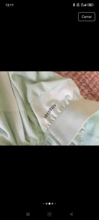 Pantalón corto Adidas con etiqueta