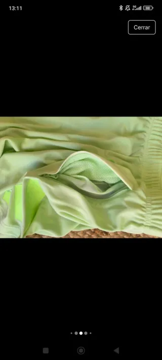 Pantalón corto Adidas con etiqueta