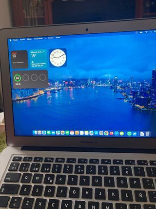 MacBook Air 13 2015 Plata la batería dura 4 h 