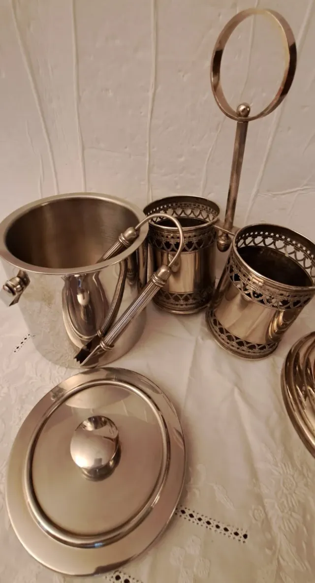 Lote cubitera, botellero y copas licor