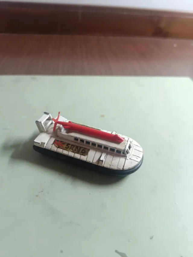 Modellino Hovercraft SRN6