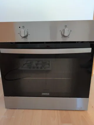 Cocina gas 4 fuegos+horno+campana. Marca Zanussi 