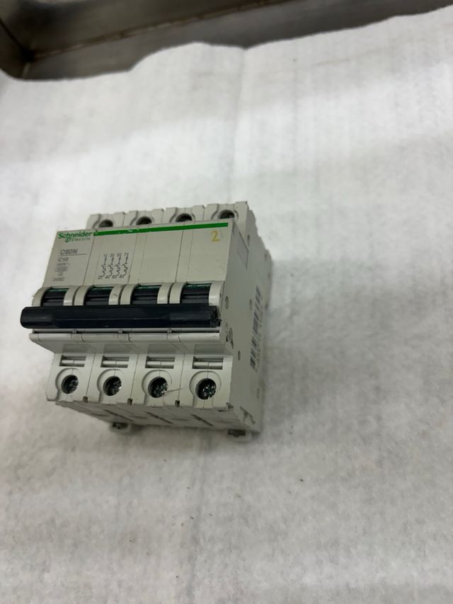 Magnetotermico 4 Polos 10A Schneider C60N