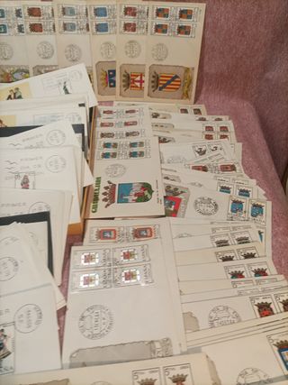 Caja sobres escudos y trajes España