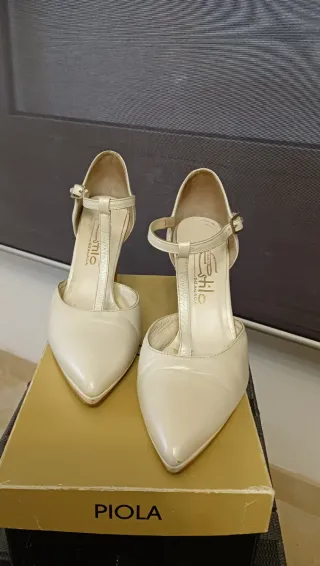 Zapatos de novia piel PIOLA Talla 36
Blanco