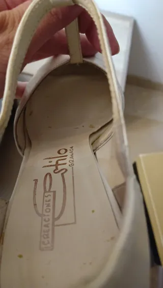 Zapatos de novia piel PIOLA Talla 36
Blanco