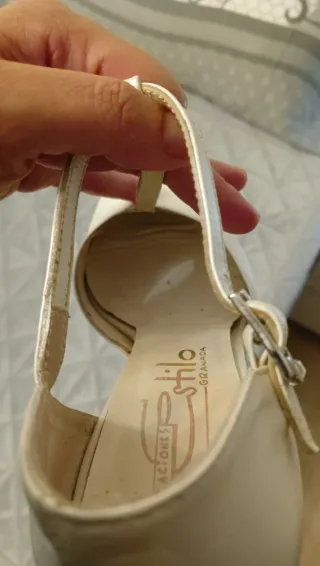 Zapatos de novia piel PIOLA Talla 36
Blanco