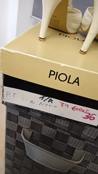 Zapatos de novia piel PIOLA Talla 36
Blanco