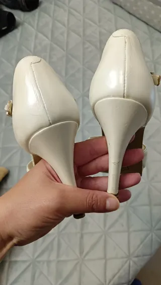 Zapatos de novia piel PIOLA Talla 36
Blanco