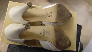 Zapatos de novia piel PIOLA Talla 36
Blanco