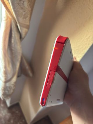 Nintendo 2DS rosso e bianco