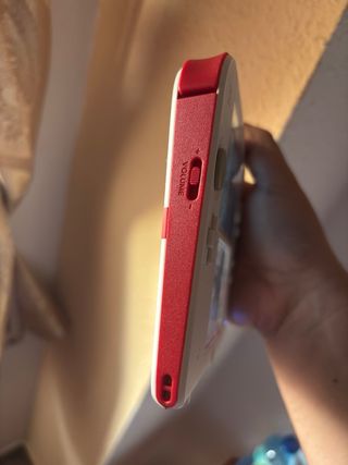 Nintendo 2DS rosso e bianco