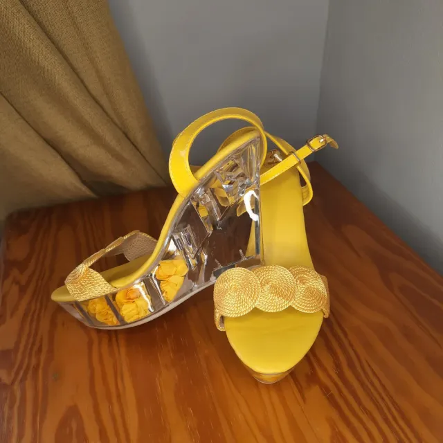 Sandalias de tacón transparente con flores