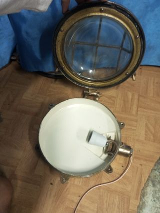 Foco, Farol o lámpara de barco de bronce 