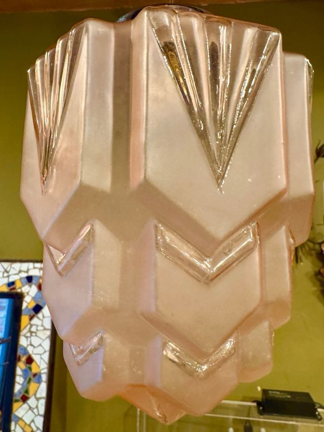 Lámpara antigua francesa Art Decó. 
Tono Rosa 