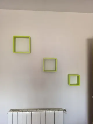 Estantes de pared cuadrados verdes