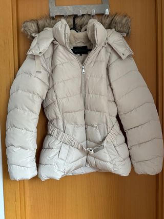 Anorak beige con capucha y cinturón