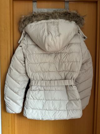 Anorak beige con capucha y cinturón